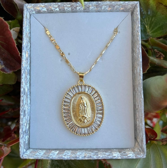 18K Gold Plated Virgin Mary Necklace - Picture 2 of 2